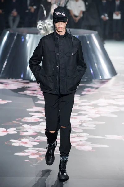 Look 14